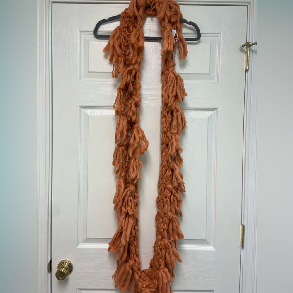 NWT long chunky knit 🧶 fringe infinity scarf